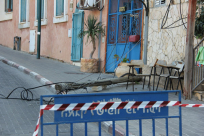  بالصور: سقوط 3 أعمدة للهاتف والكهرباء في شارع شموئيل بن عدايا دون إصابات 